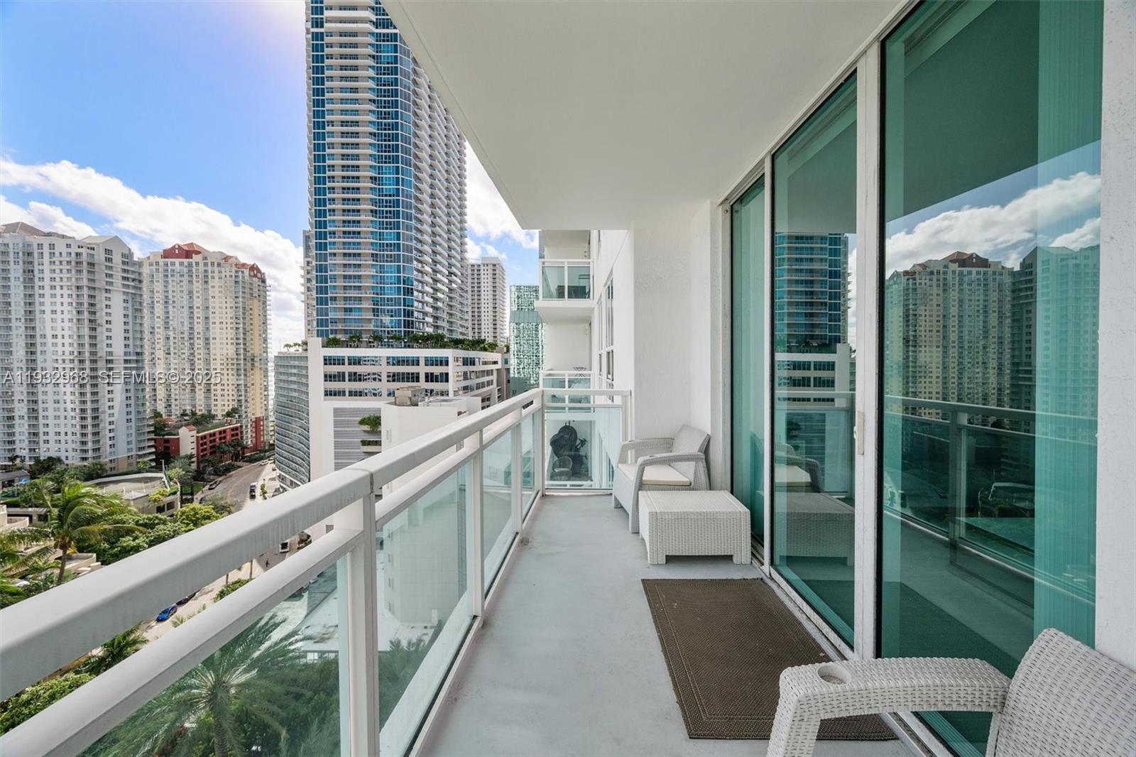 951 Brickell Ave # 1806