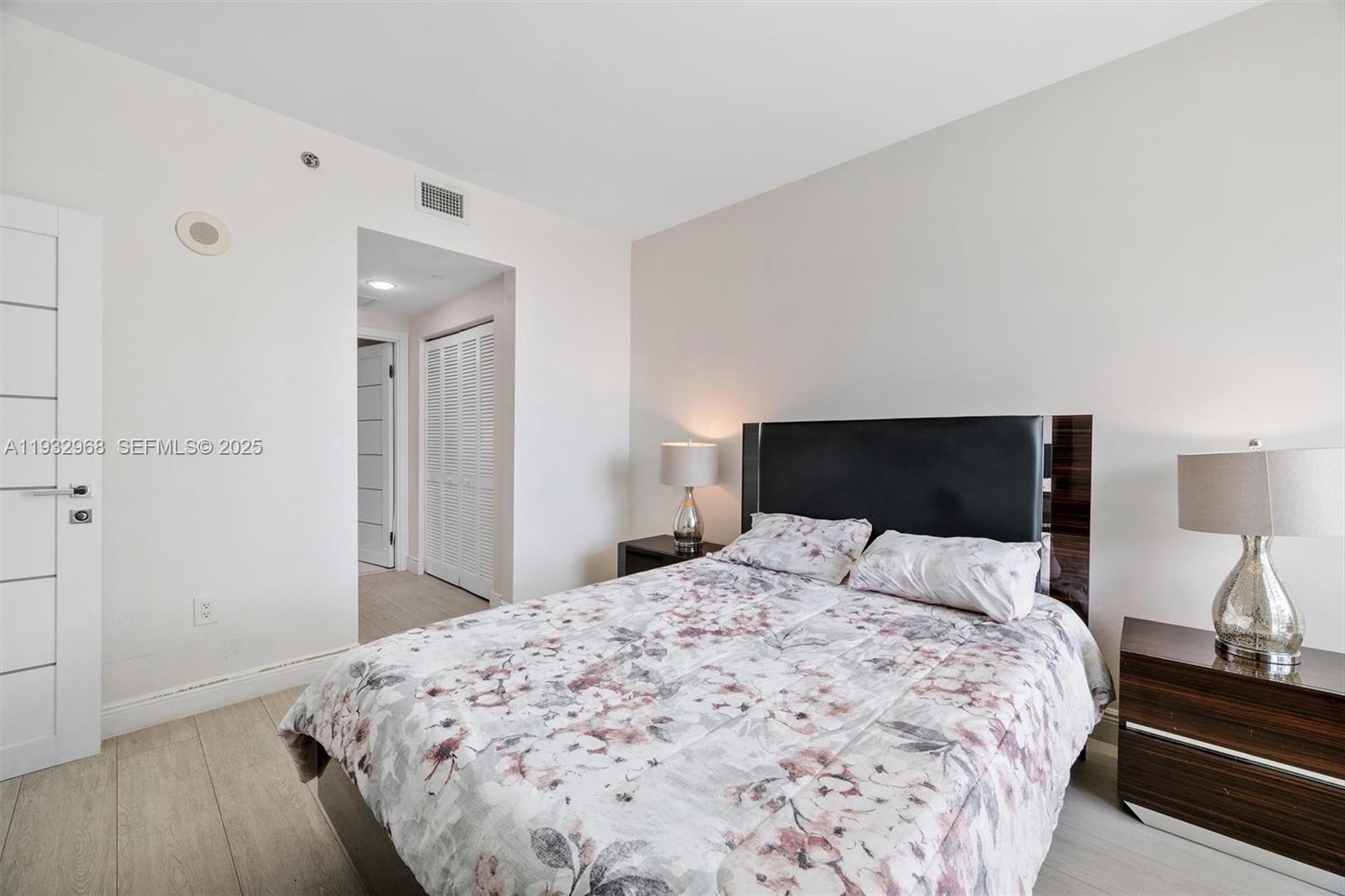 951 Brickell Ave # 1806