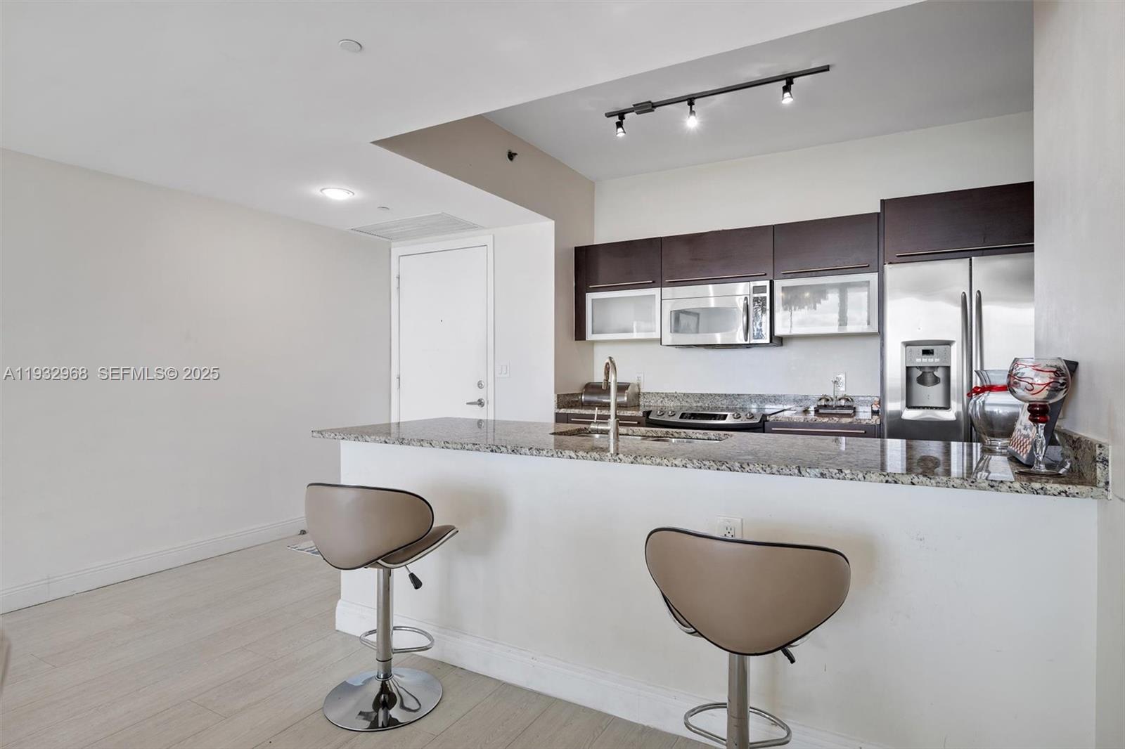 951 Brickell Ave # 1806