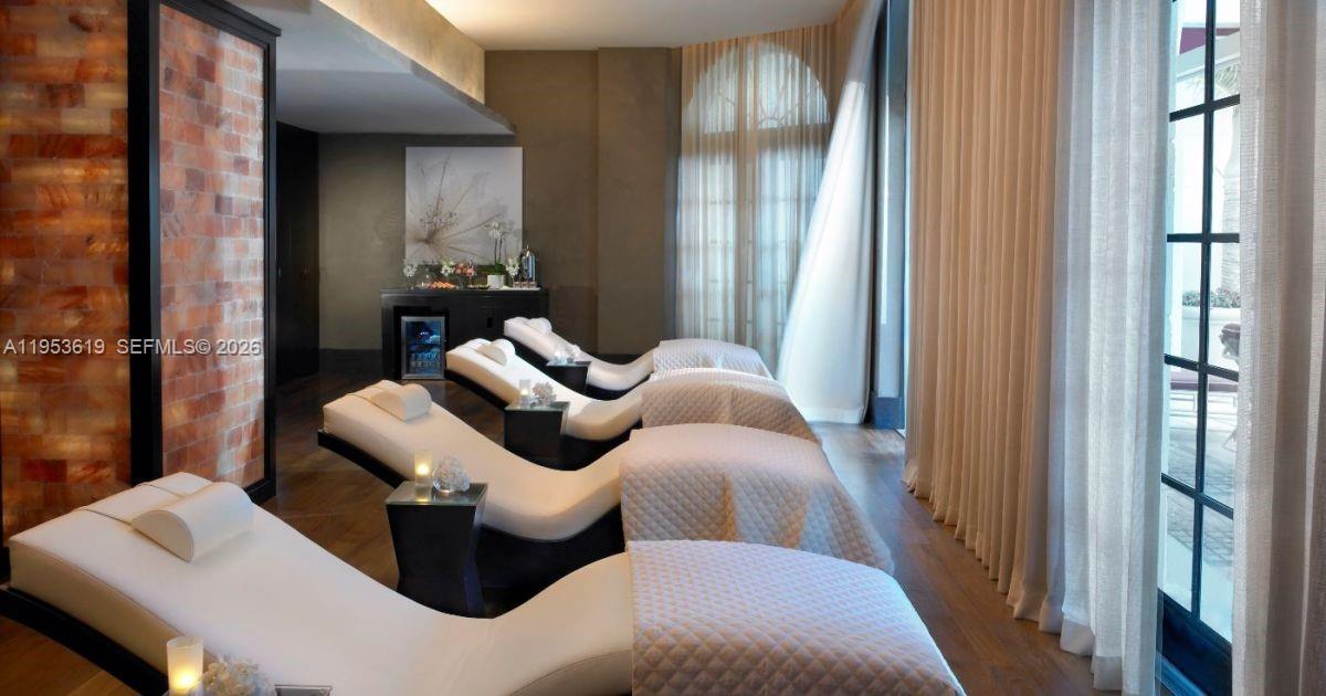 17875 Collins Ave # 1906