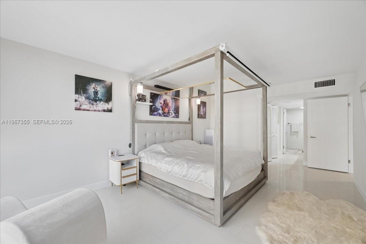 1915 Brickell Ave # 801