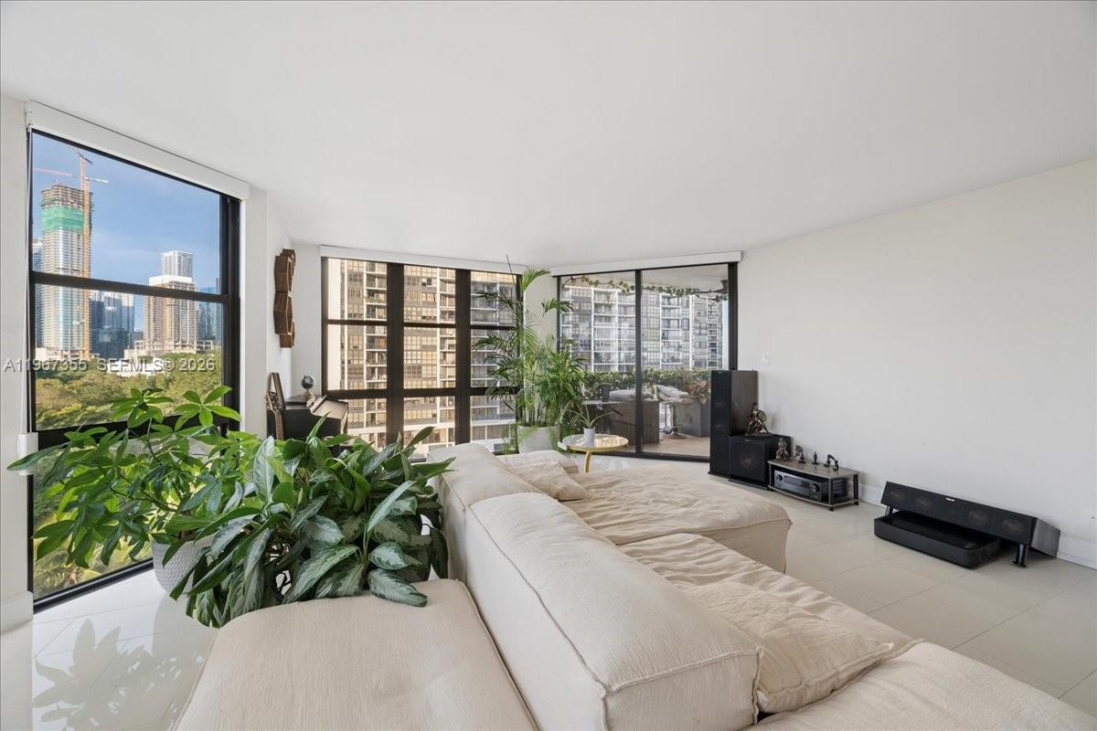 1915 Brickell Ave # 801