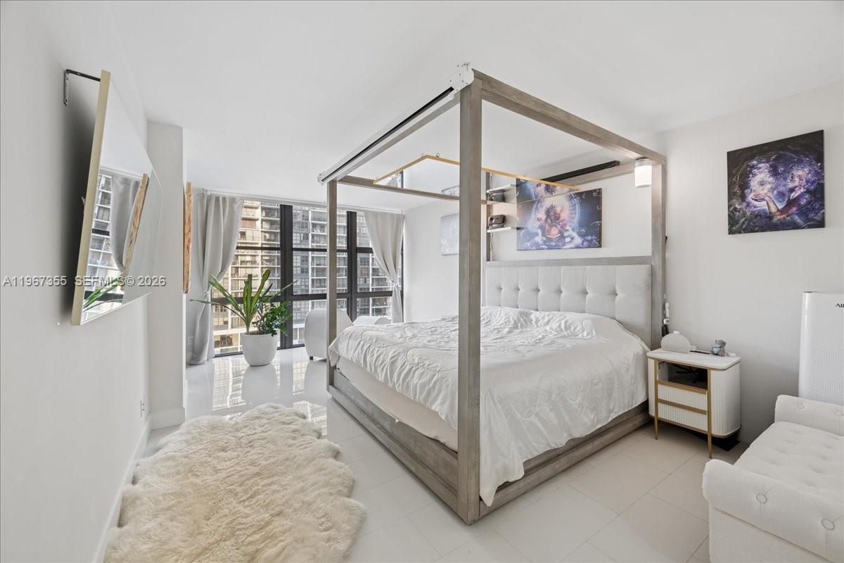 1915 Brickell Ave # 801