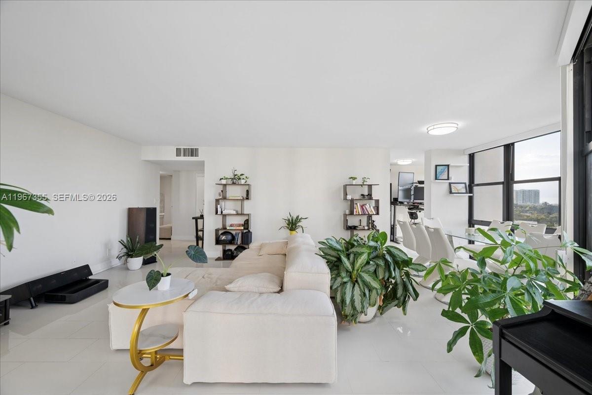 1915 Brickell Ave # 801