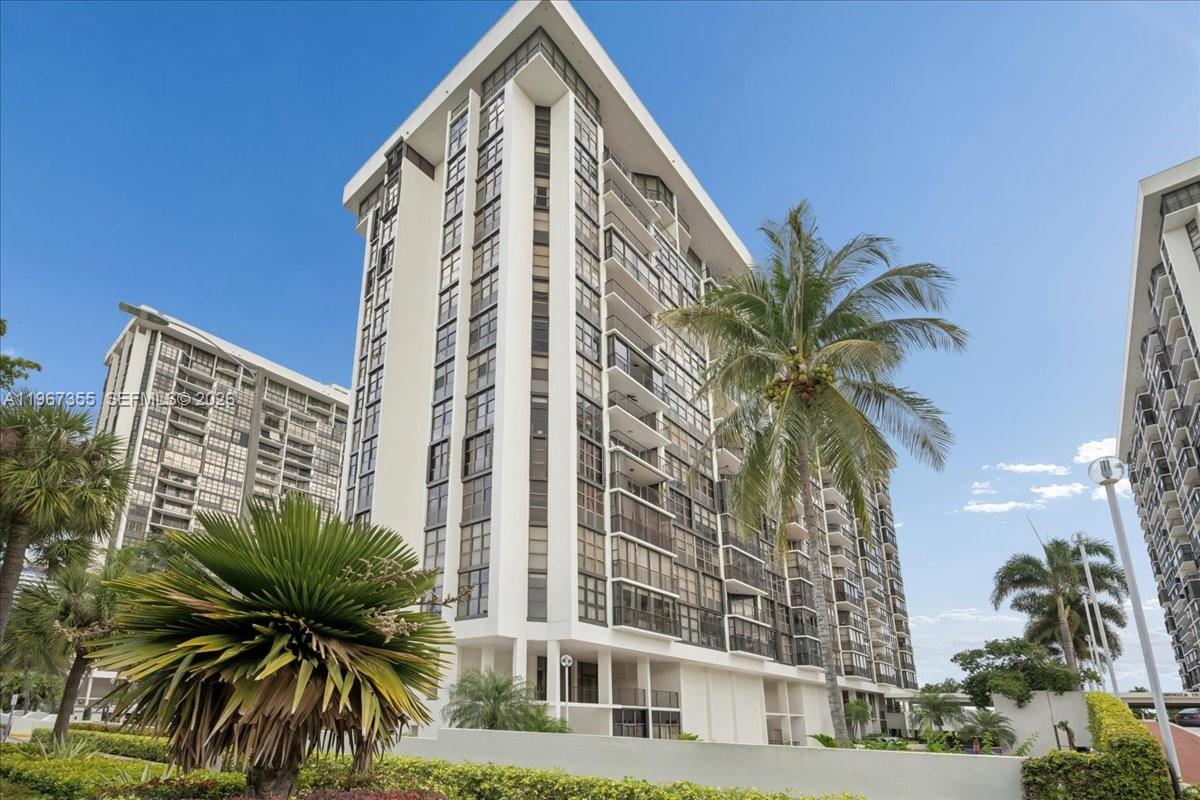 1915 Brickell Ave # 801