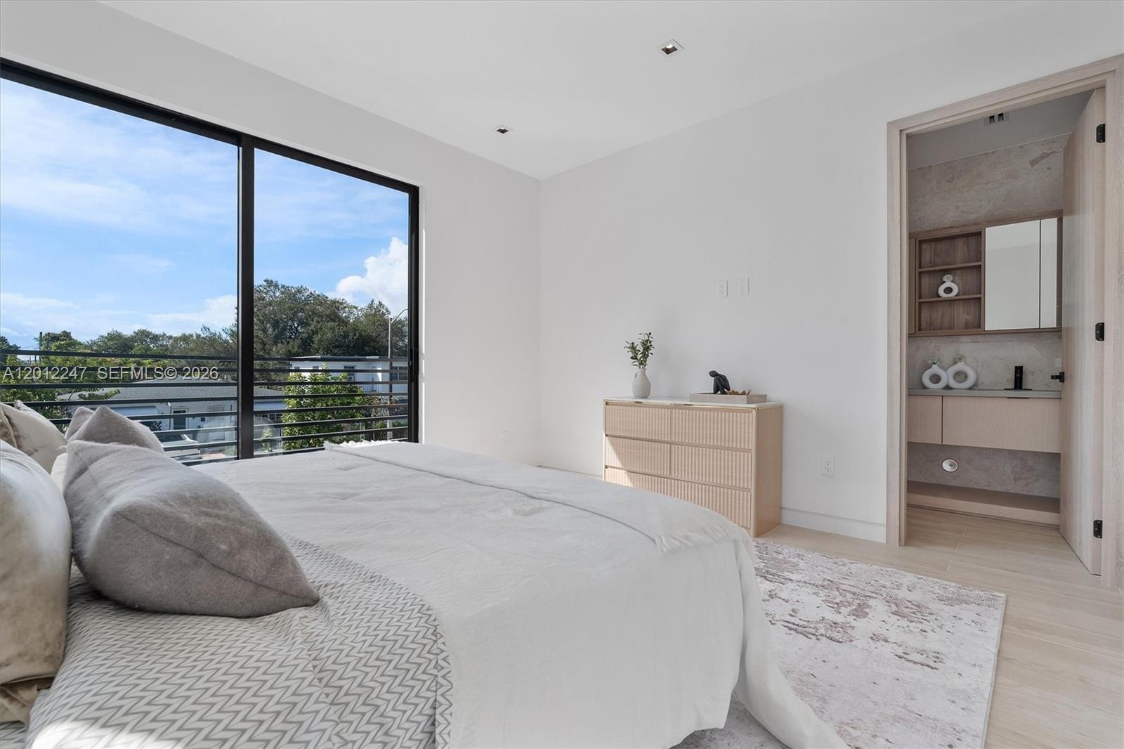 4719 N Miami Ave Unit: 2