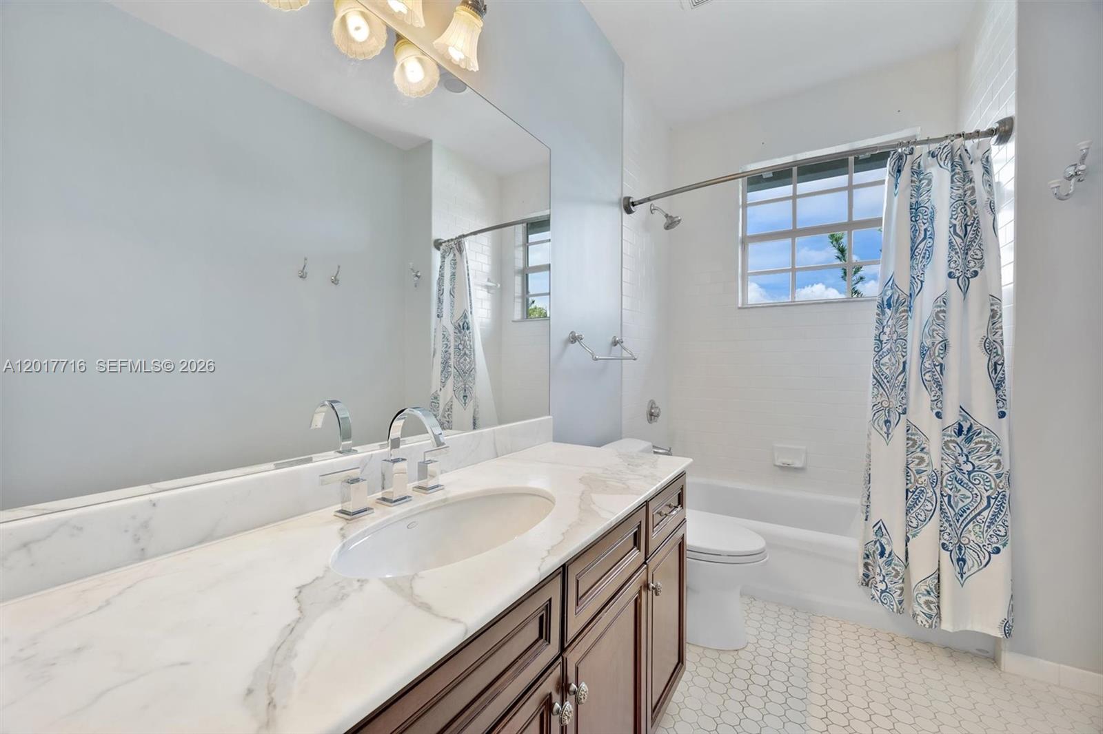2310 Bayview Ln