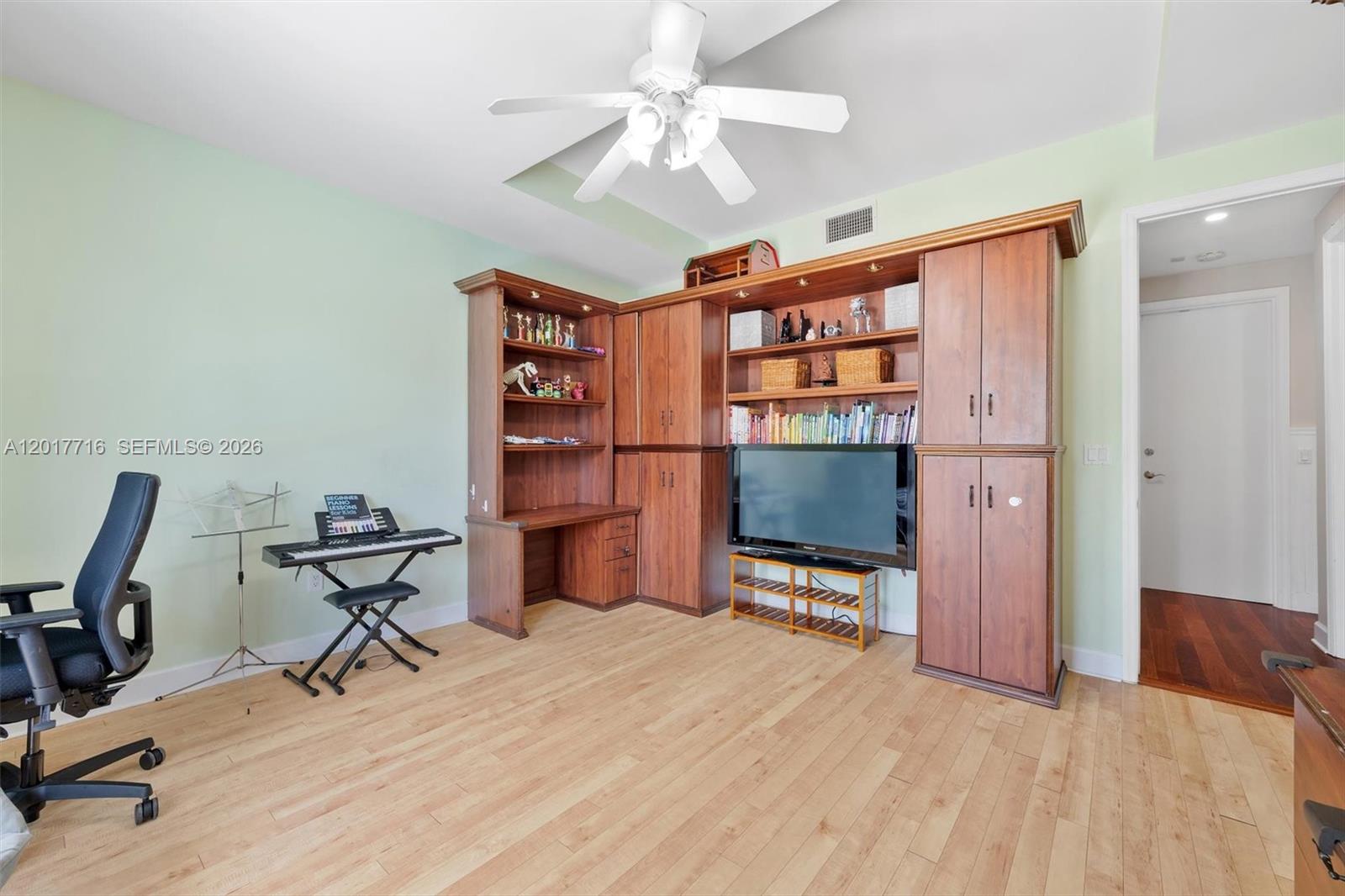 2310 Bayview Ln