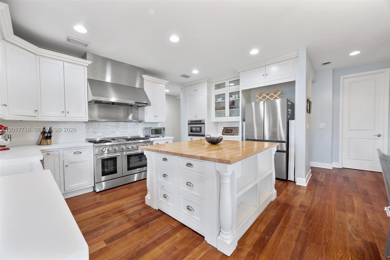 2310 Bayview Ln