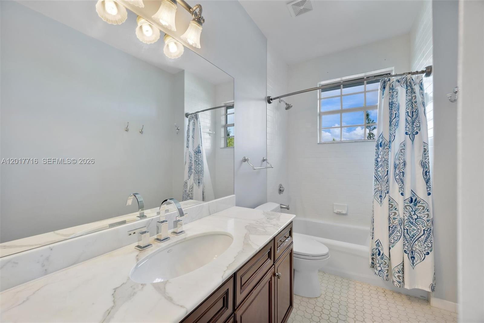 2310 Bayview Ln