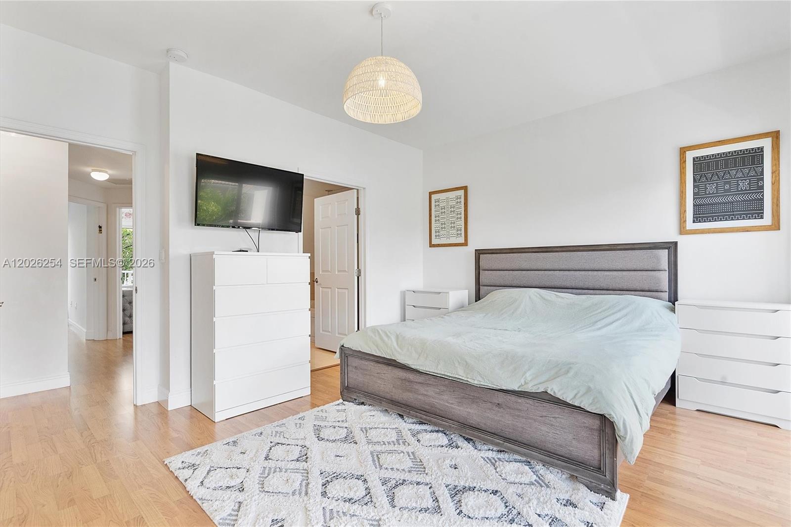 2704 NE 184th Ter
