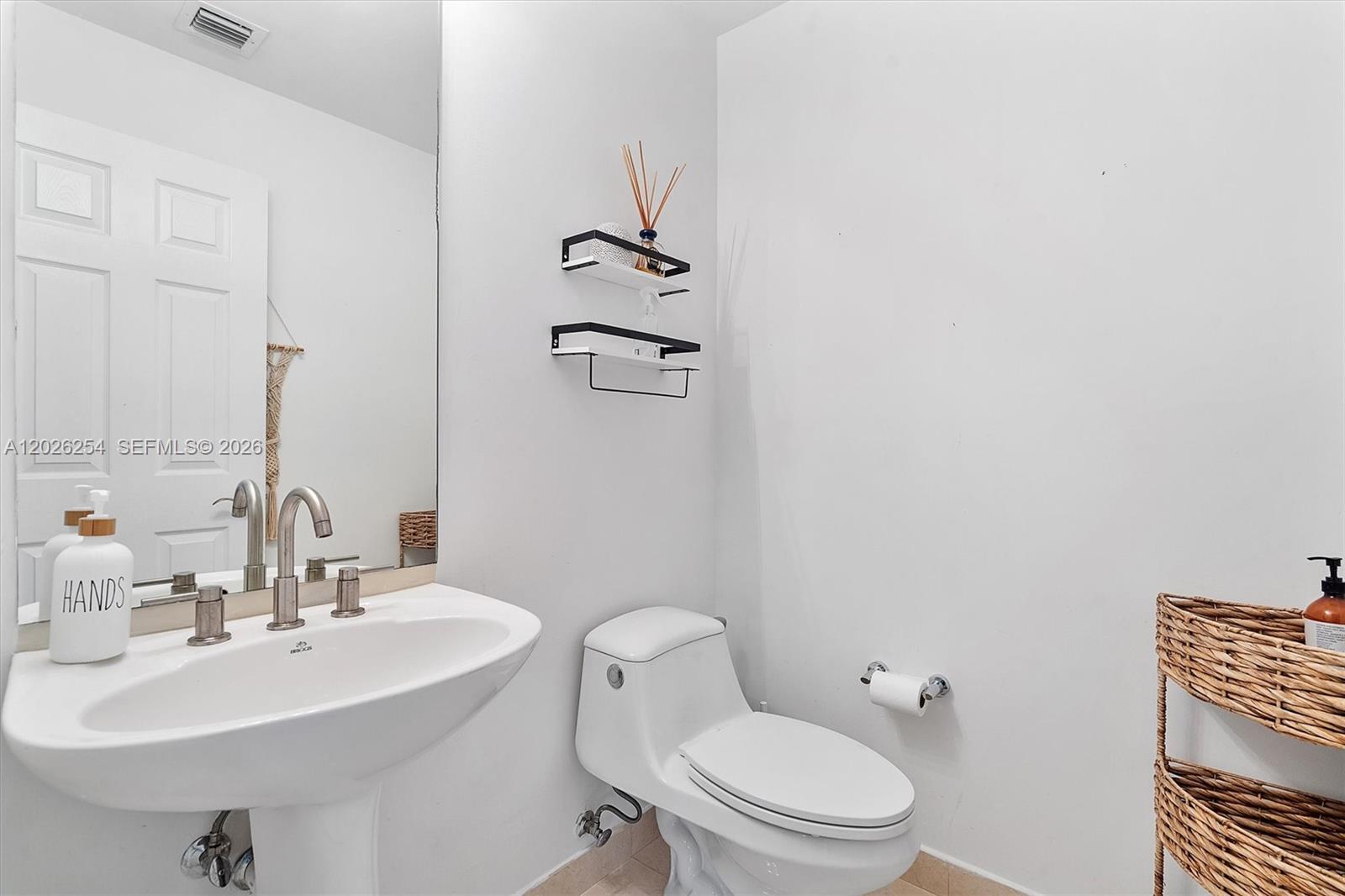 2704 NE 184th Ter