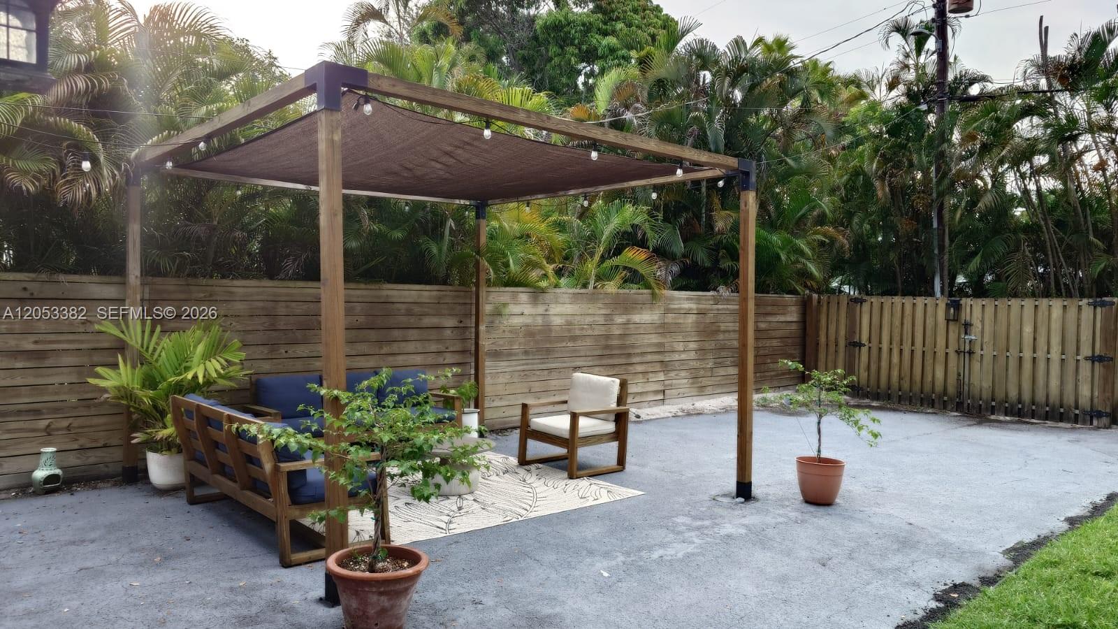 275 NE 94th St