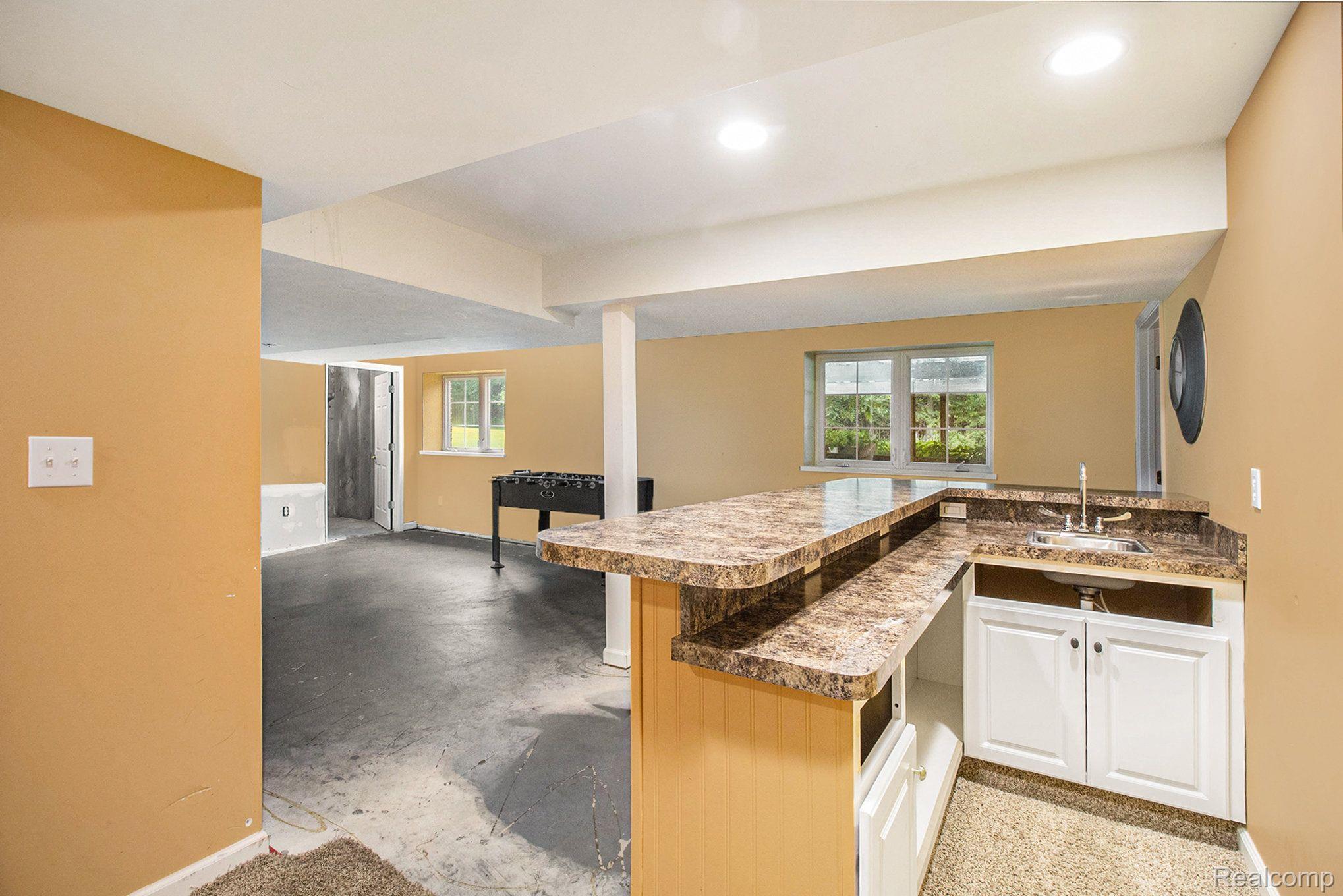 6161 CREEKSIDE Court