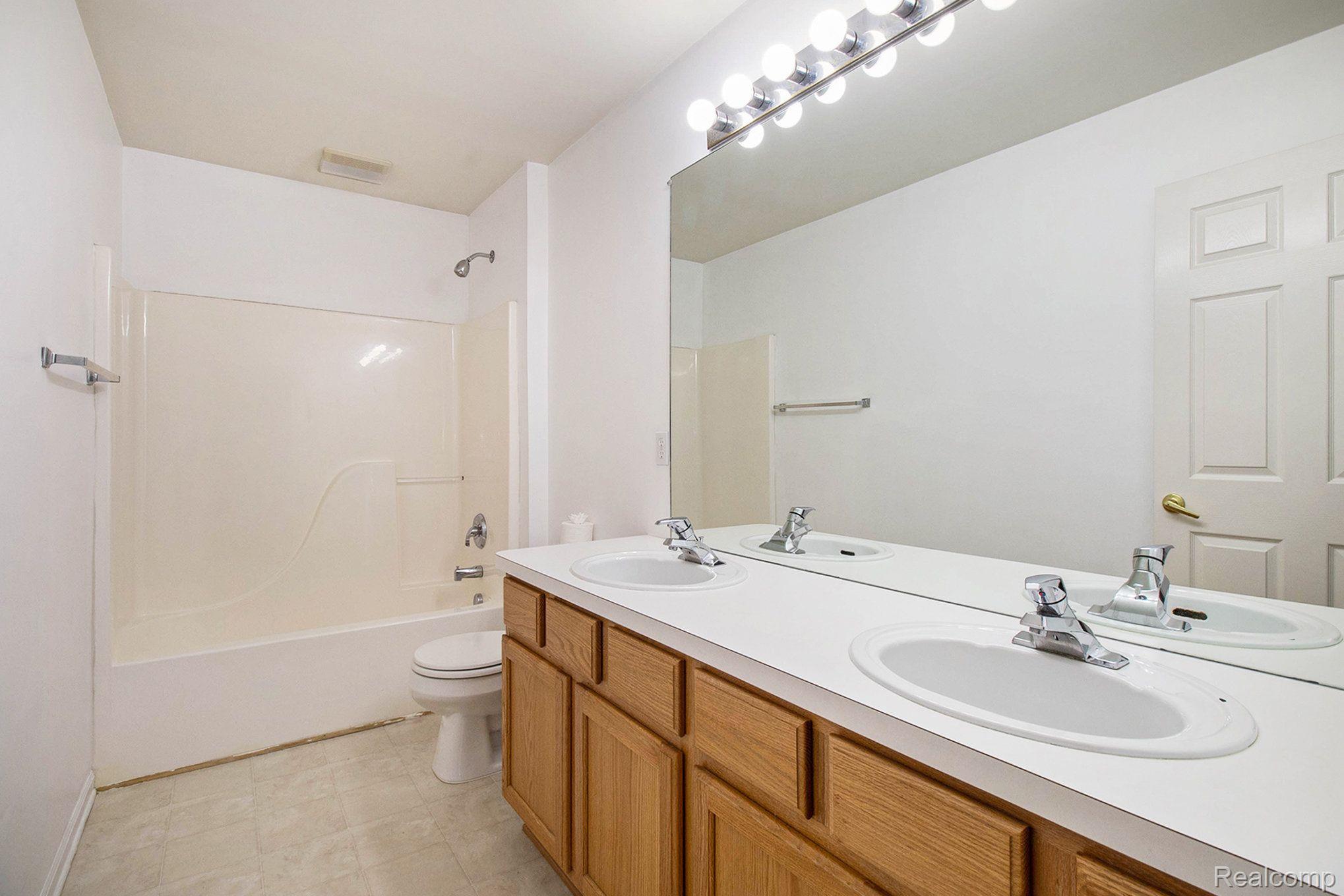 6161 CREEKSIDE Court