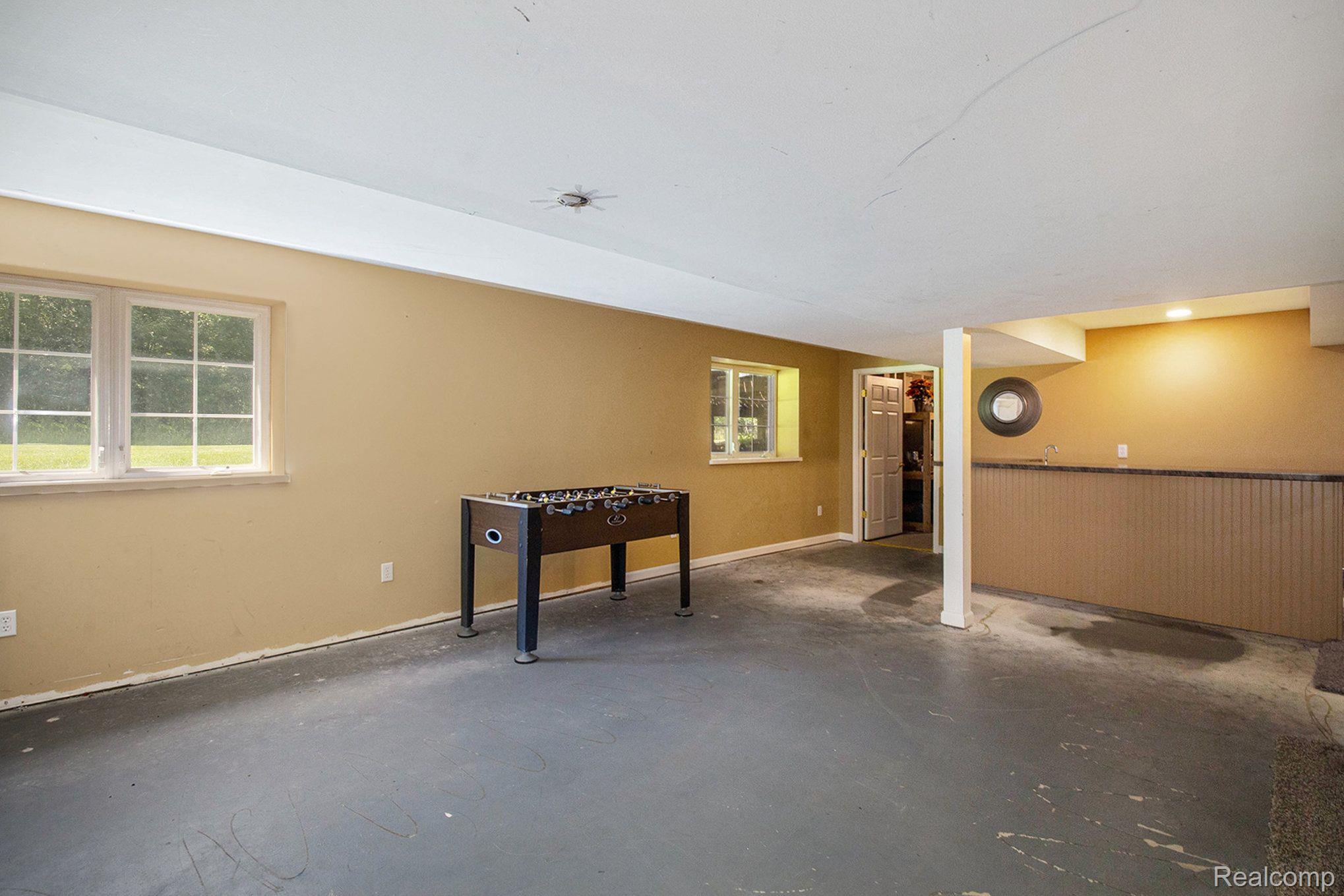 6161 CREEKSIDE Court