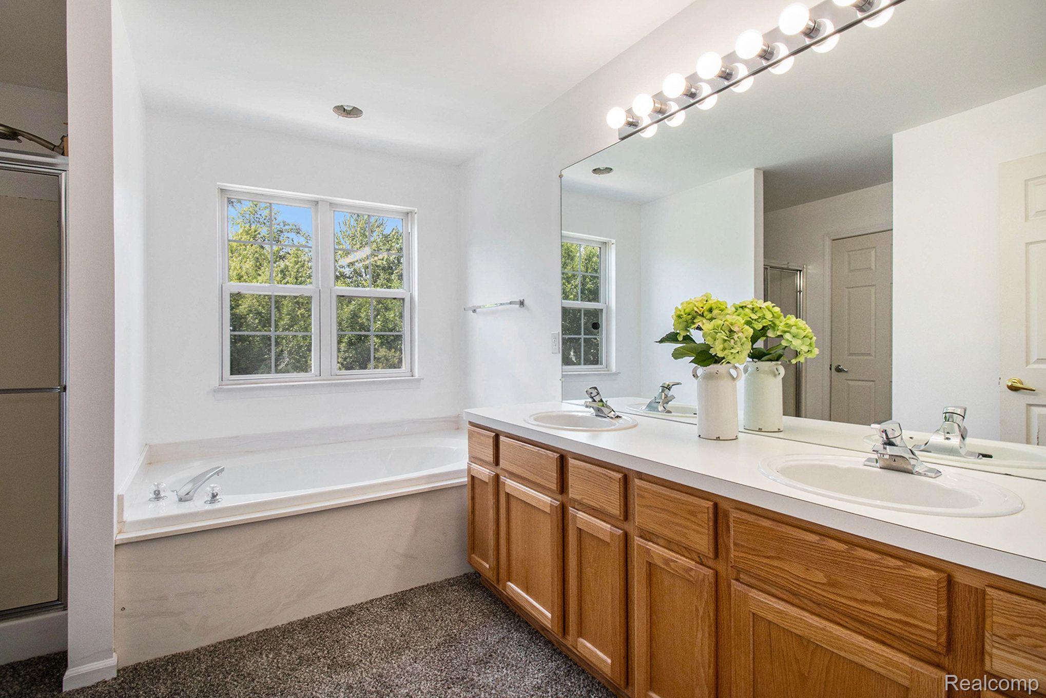 6161 CREEKSIDE Court