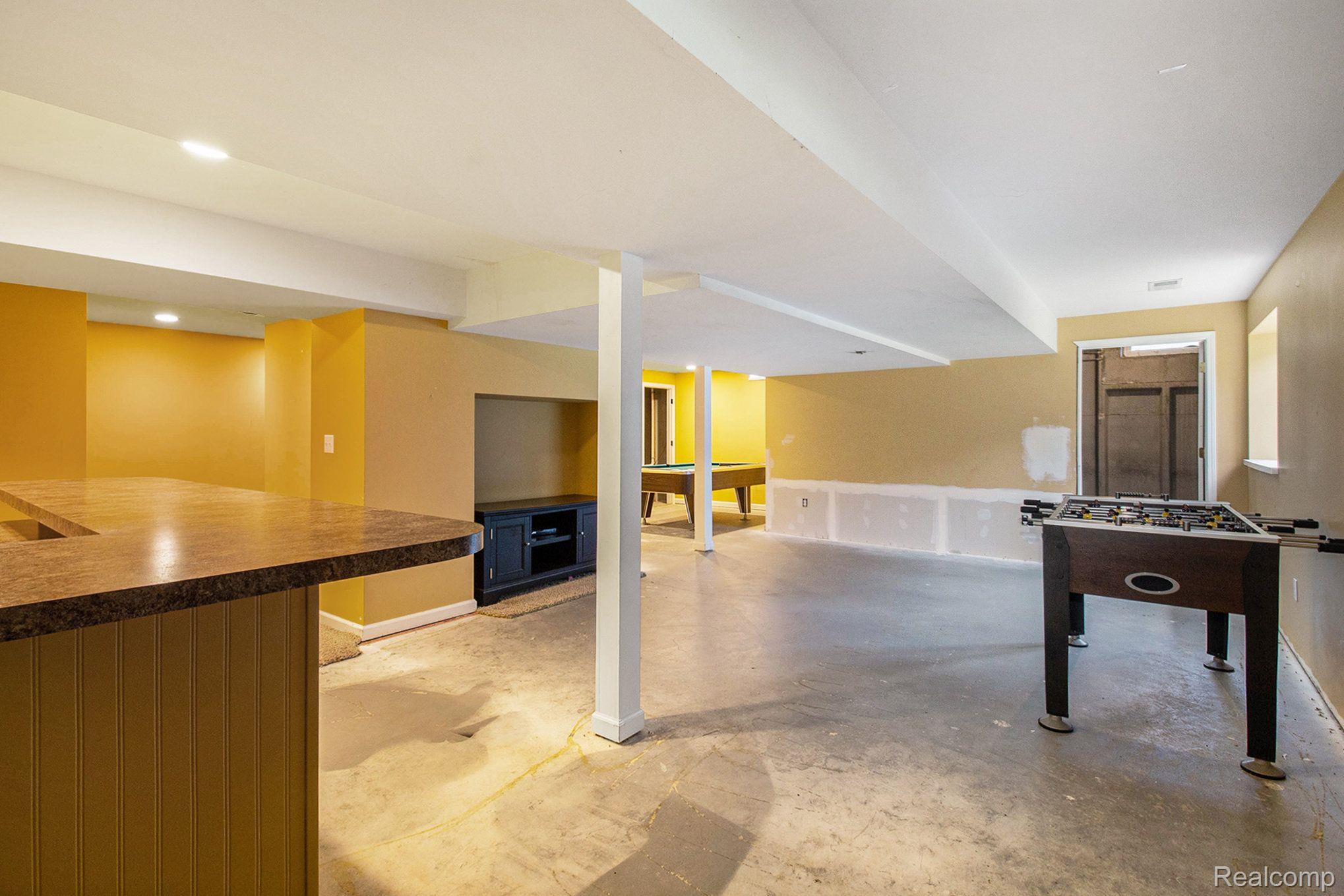 6161 CREEKSIDE Court