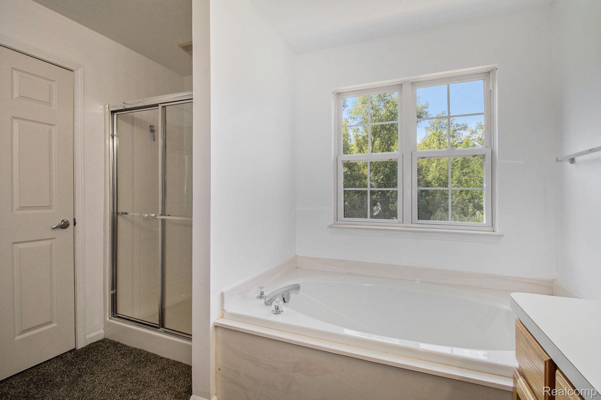 6161 CREEKSIDE Court