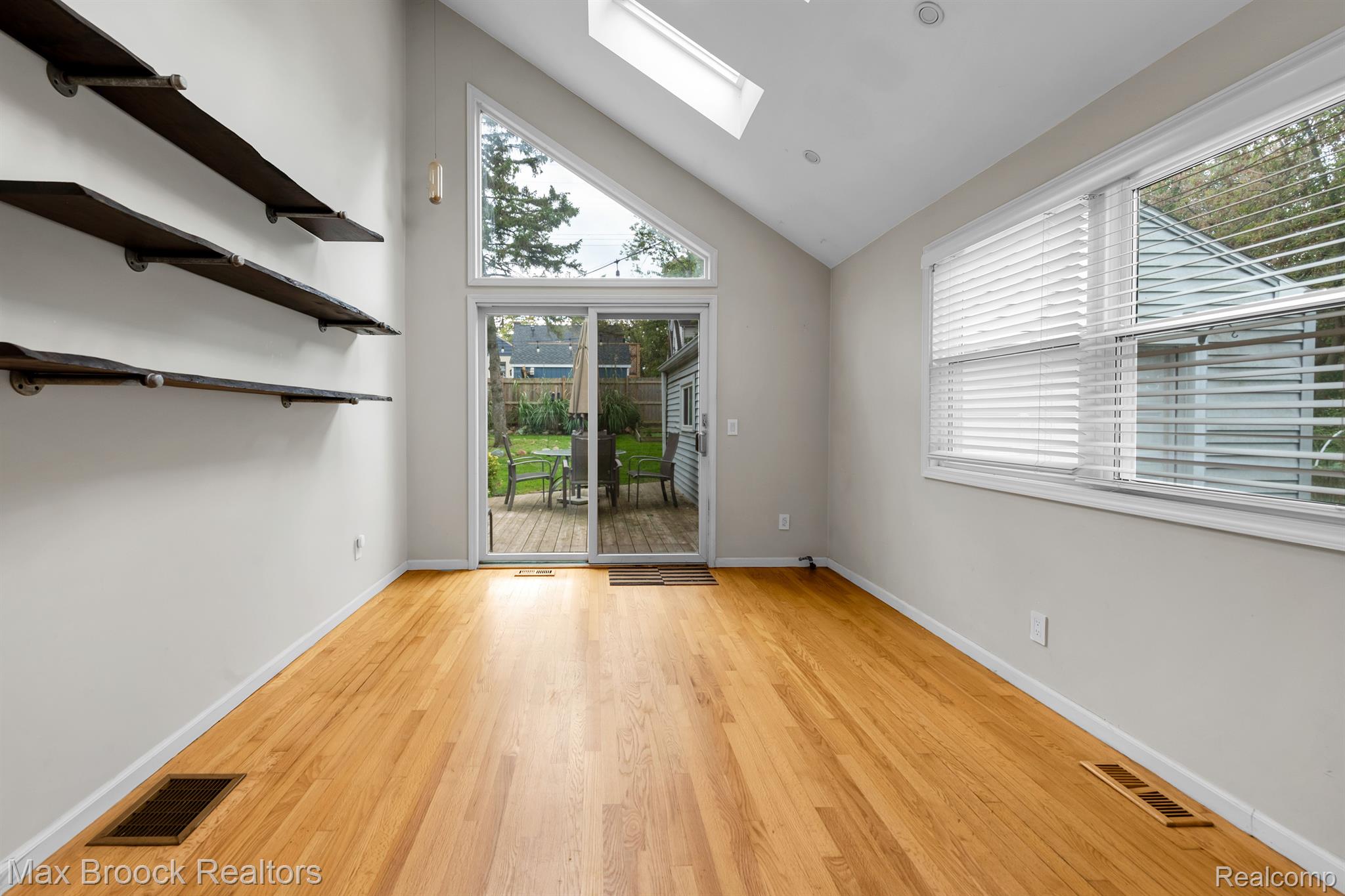 403 W HOOVER Avenue