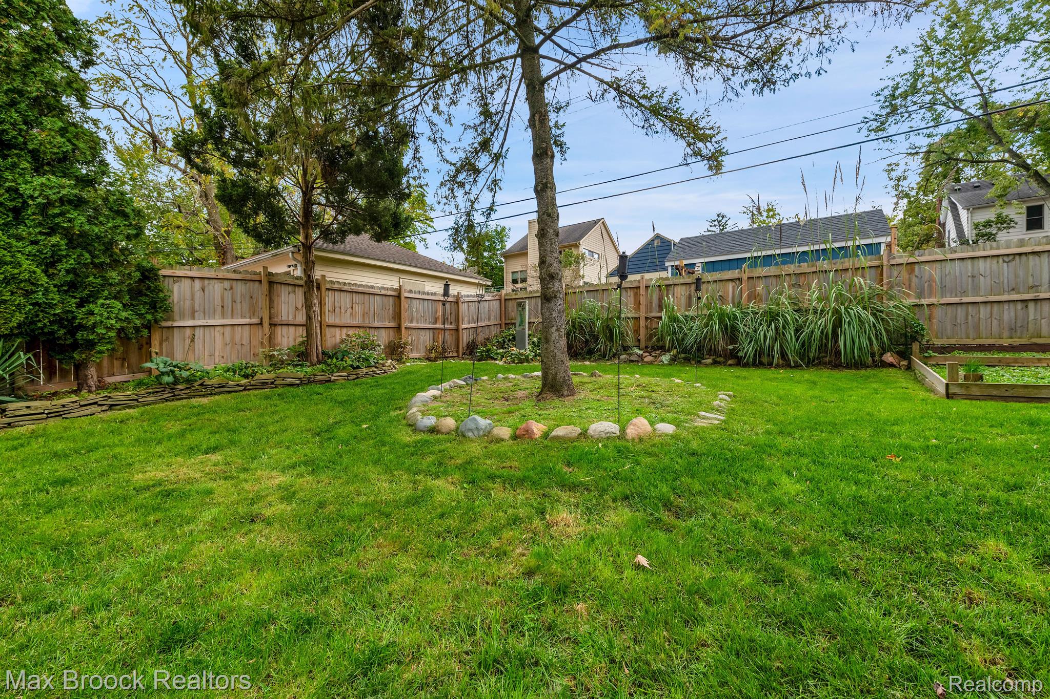 403 W HOOVER Avenue