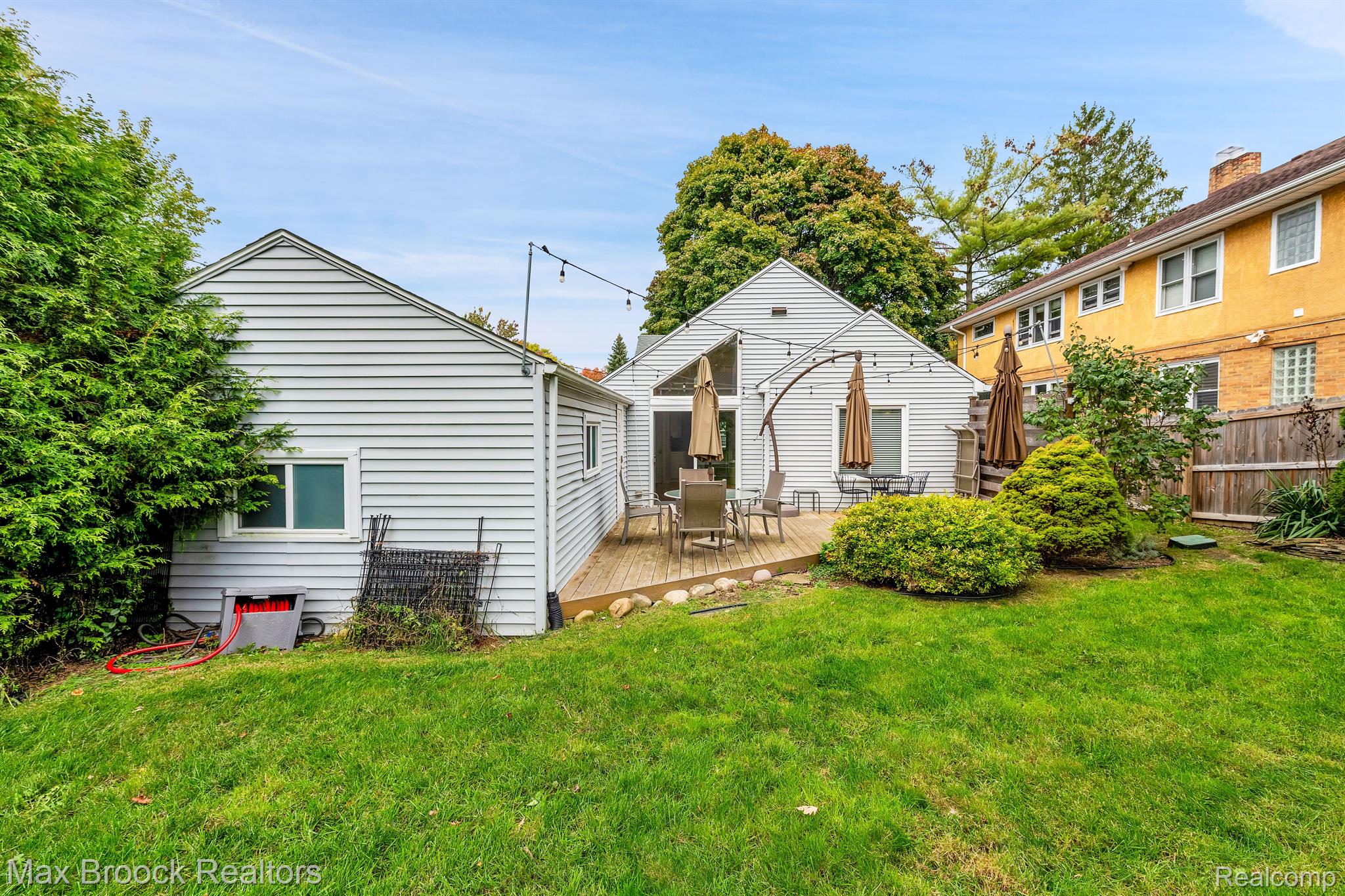 403 W HOOVER Avenue