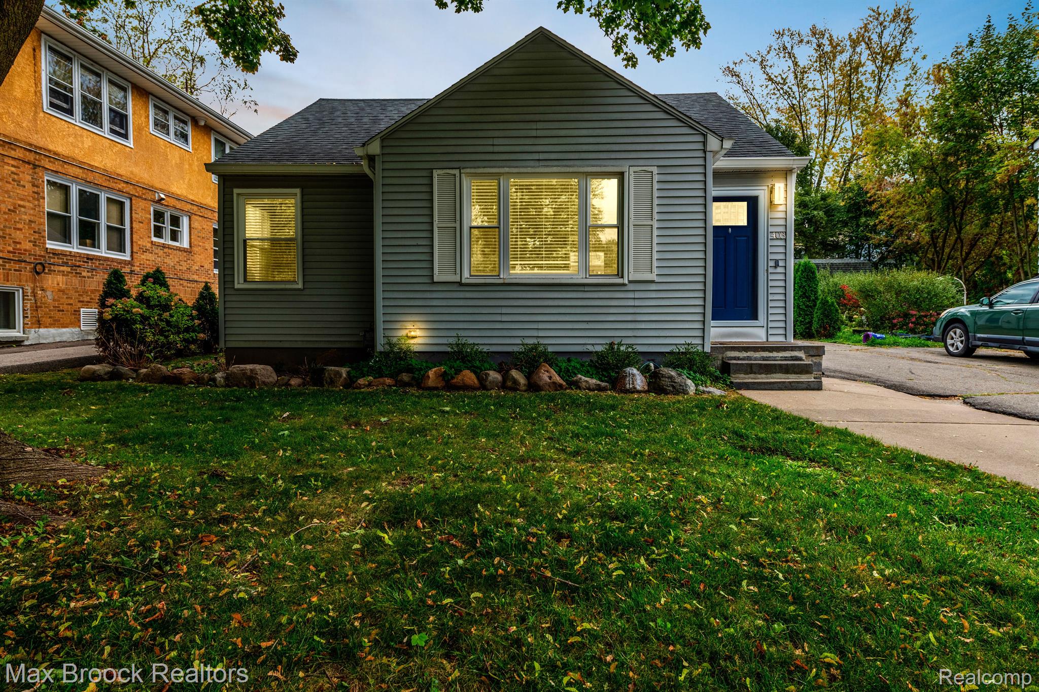403 W HOOVER Avenue