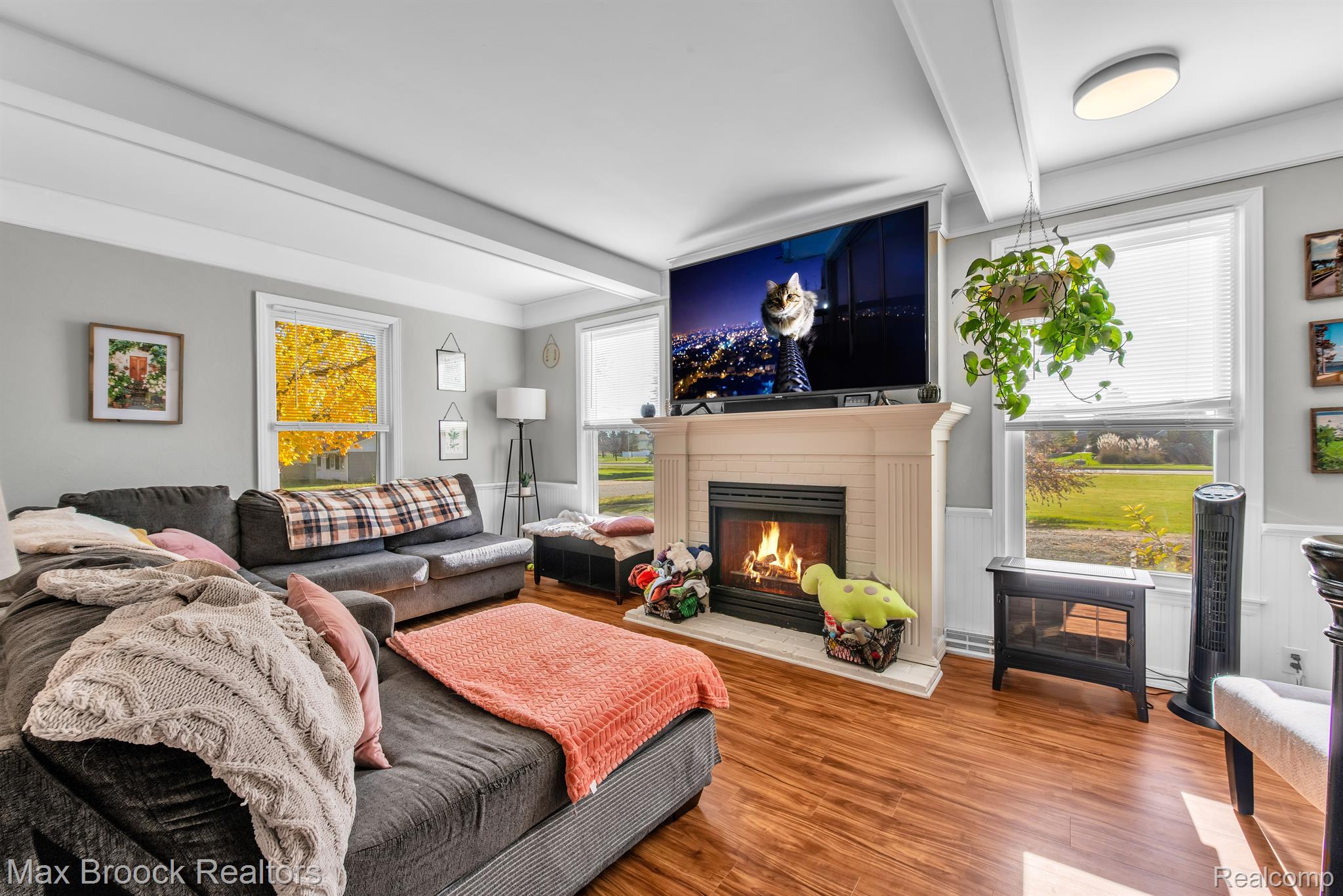 1404 S OAKLAND Street