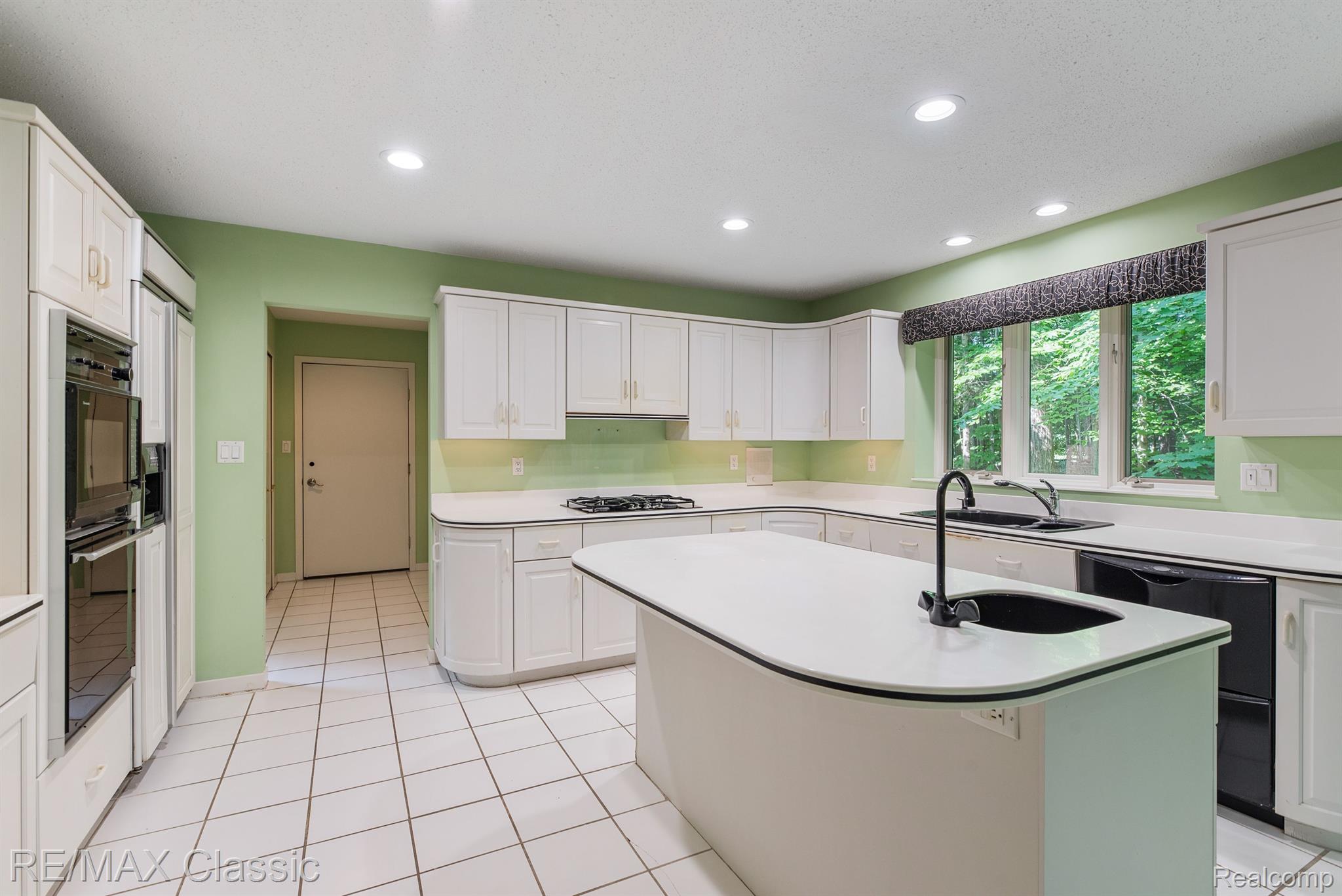 26990 HAMPSTEAD Boulevard