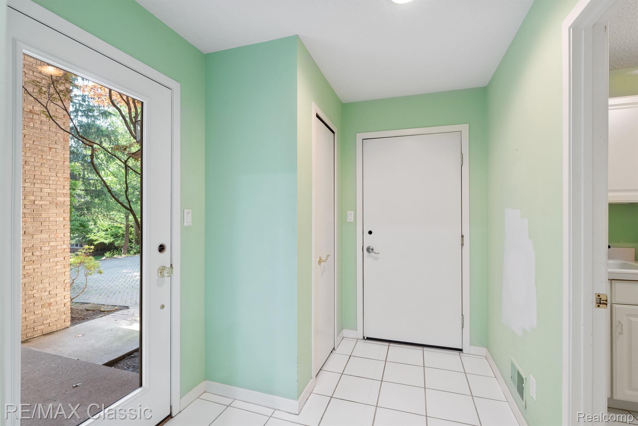 26990 HAMPSTEAD Boulevard