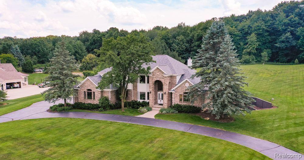 6827 STRAWBERRY Lane