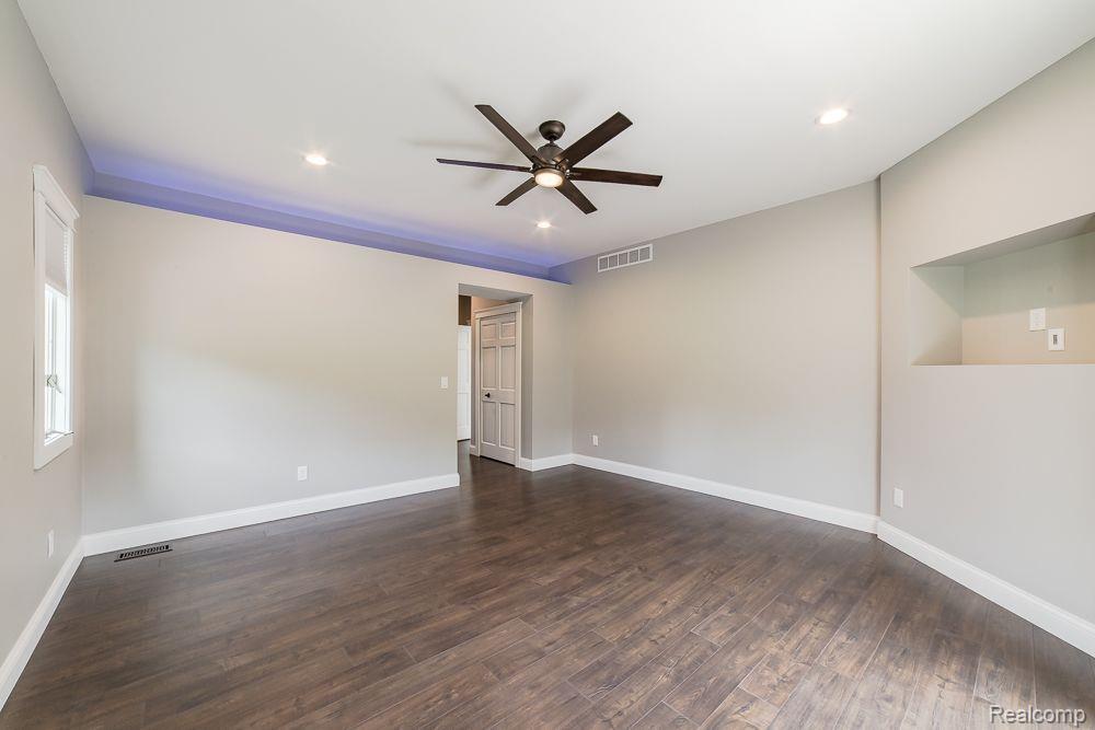 6827 STRAWBERRY Lane