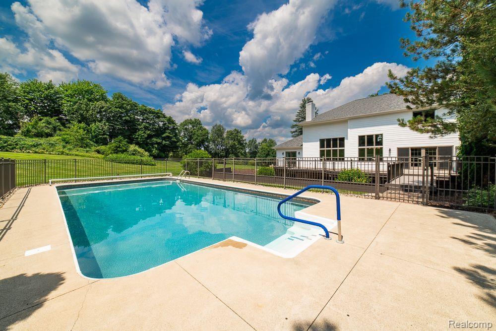 6827 STRAWBERRY Lane