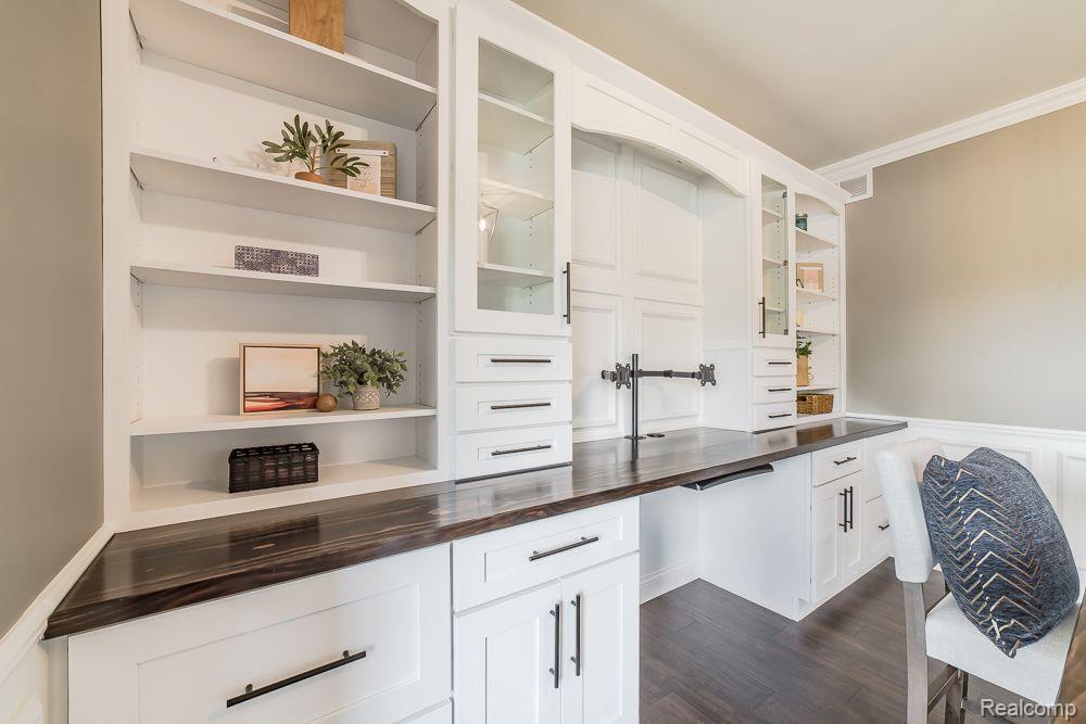 6827 STRAWBERRY Lane