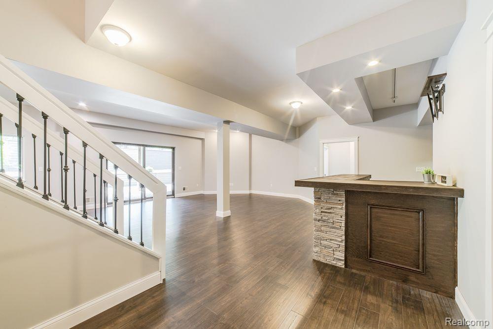 6827 STRAWBERRY Lane