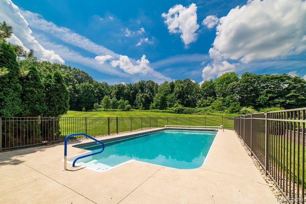 6827 STRAWBERRY Lane