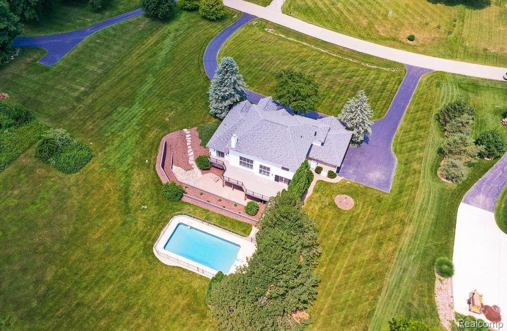 6827 STRAWBERRY Lane