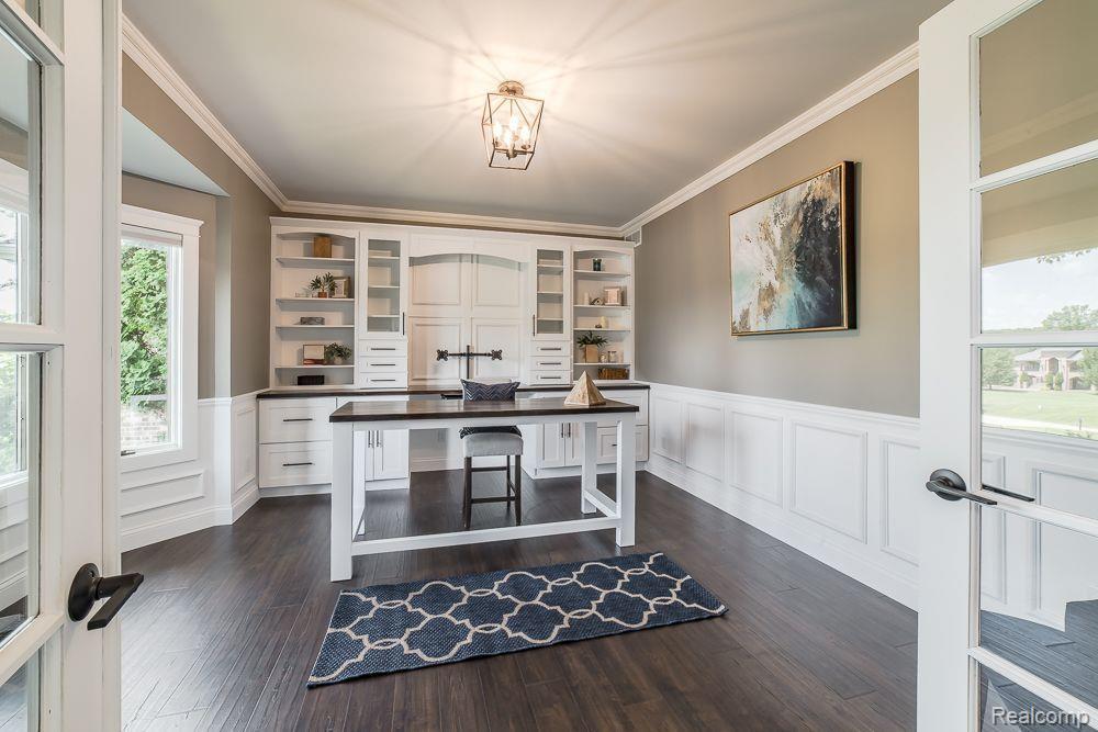 6827 STRAWBERRY Lane