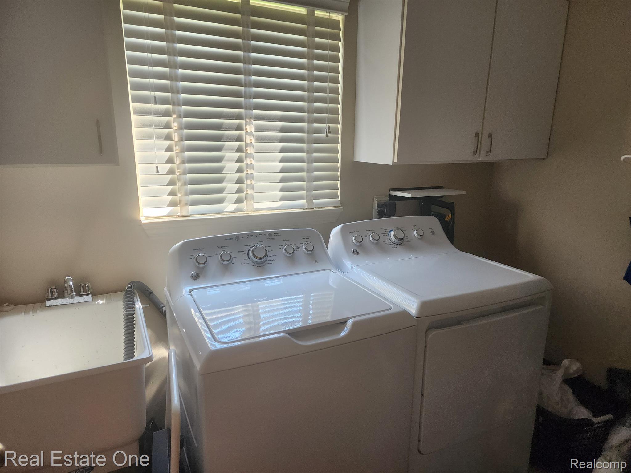 3402 HARBOURS Boulevard 52