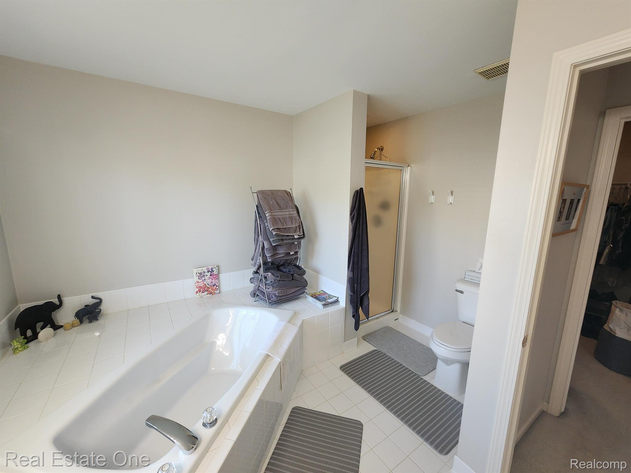 3402 HARBOURS Boulevard 52