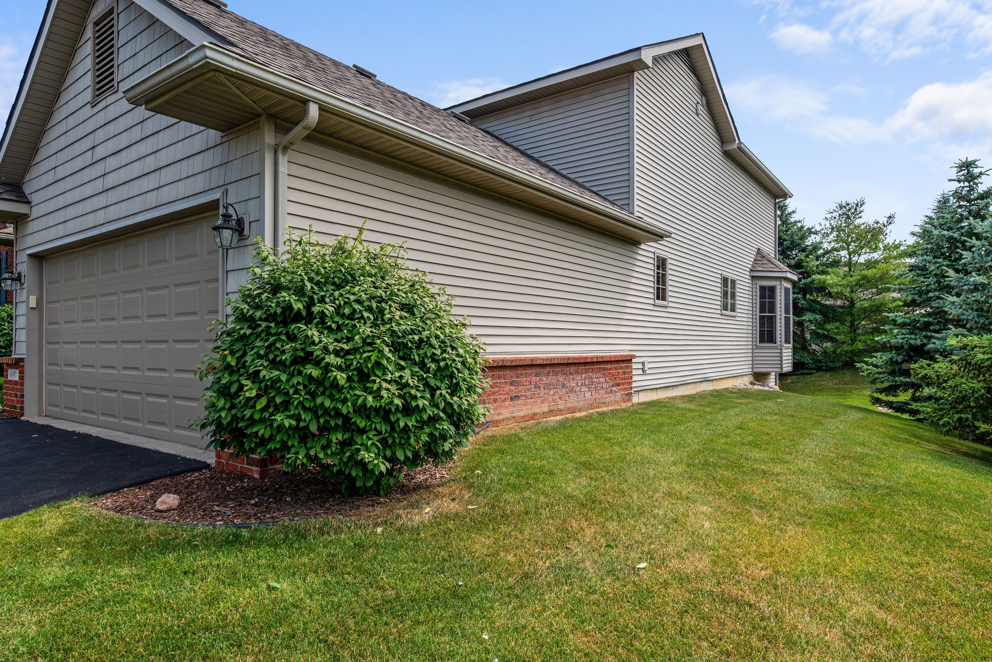 6197 MOUNTAIN LAUREL Drive