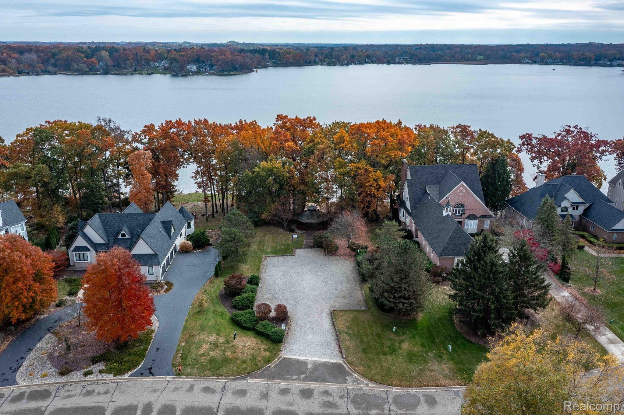 3438 LAKEWOOD SHORES Drive