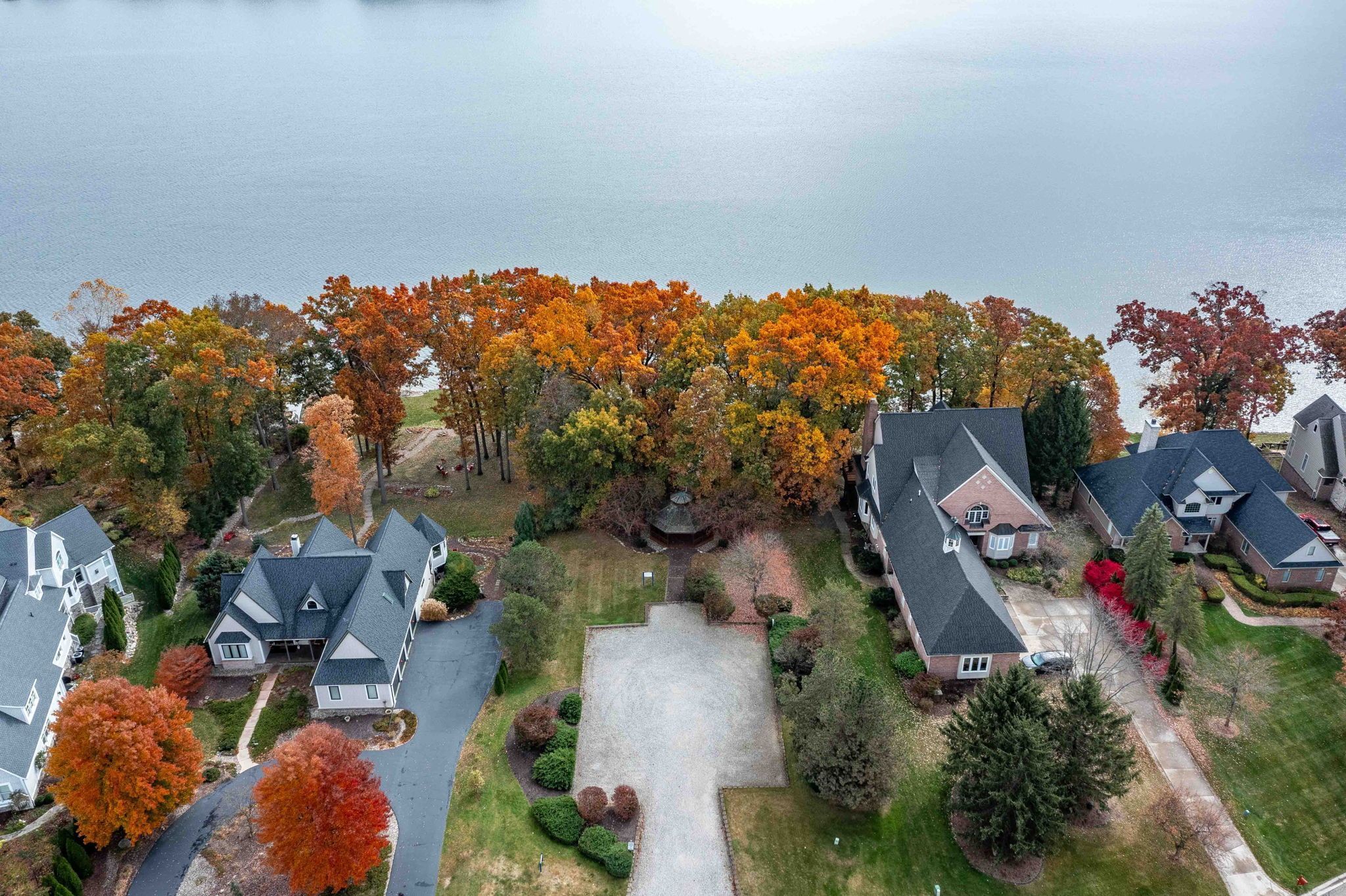 3438 LAKEWOOD SHORES Drive