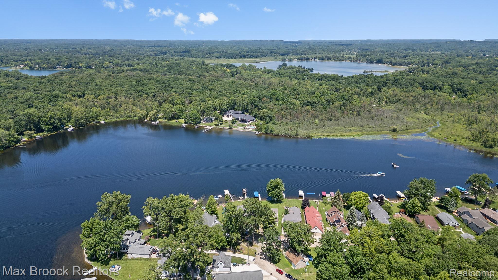 4295 Shoreview Lane