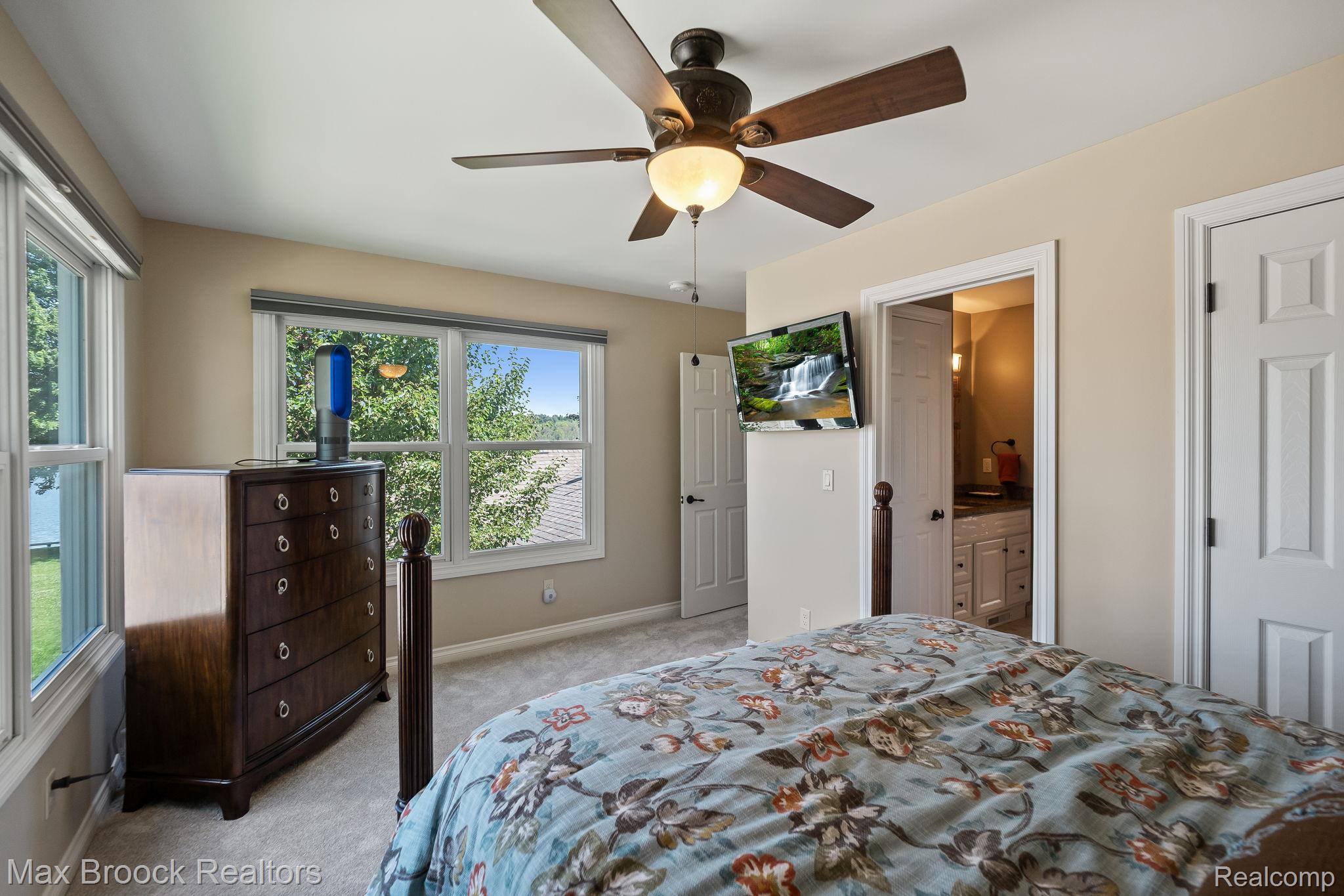 4295 Shoreview Lane
