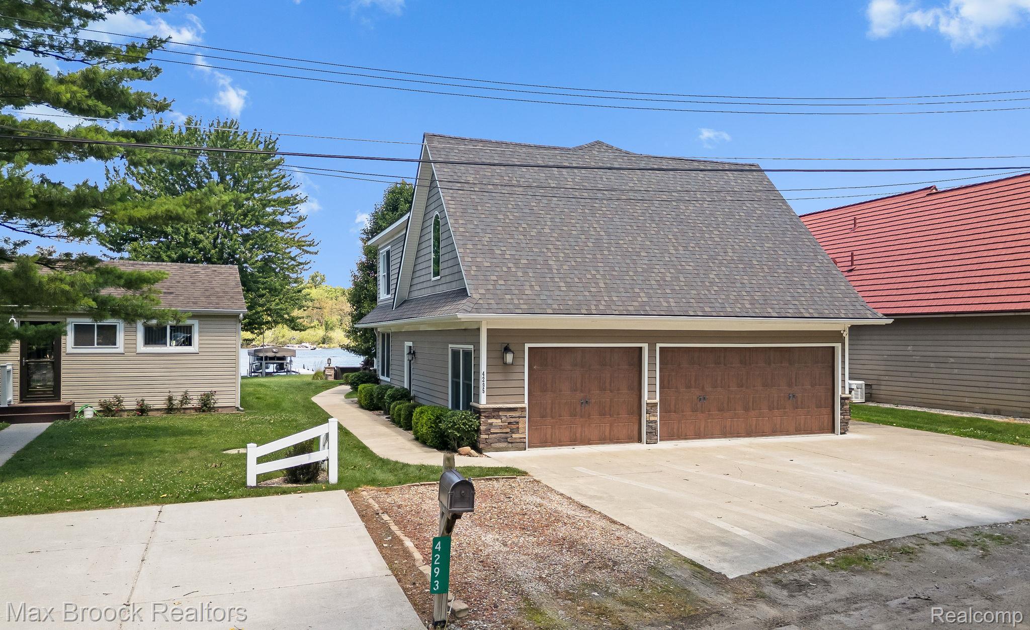 4295 Shoreview Lane