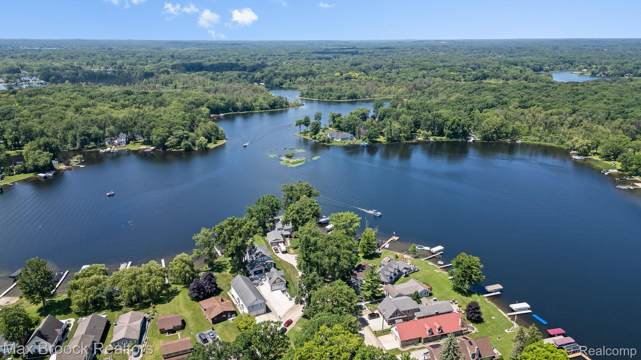 4295 Shoreview Lane