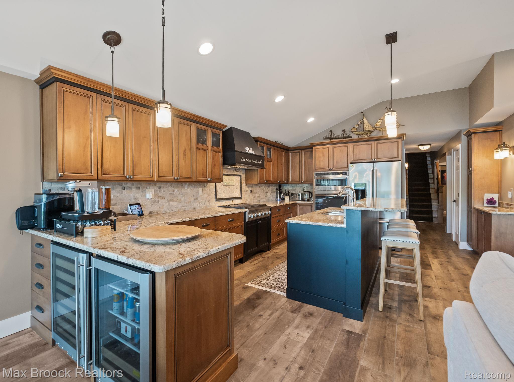 4295 Shoreview Lane