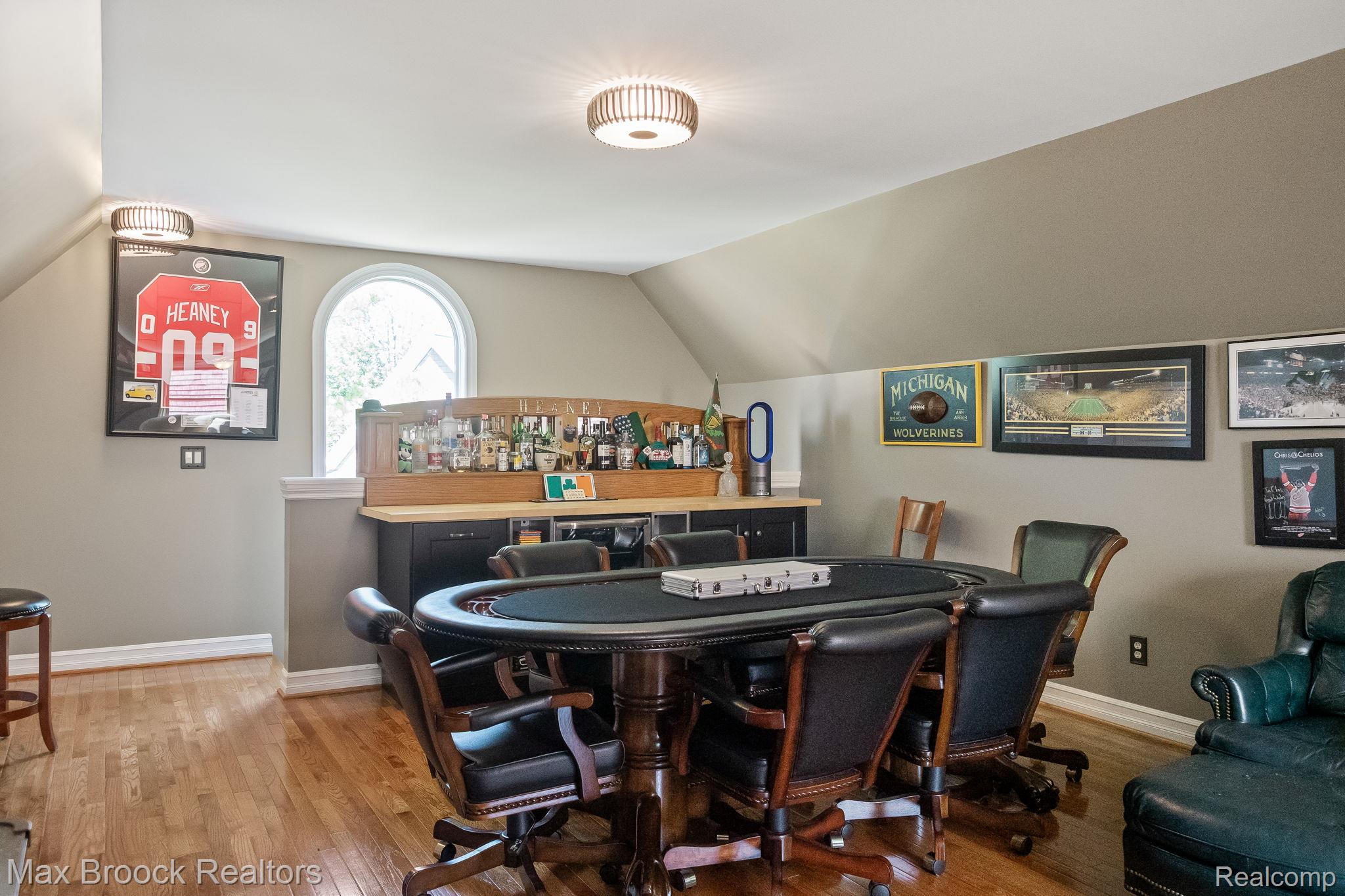 4295 Shoreview Lane
