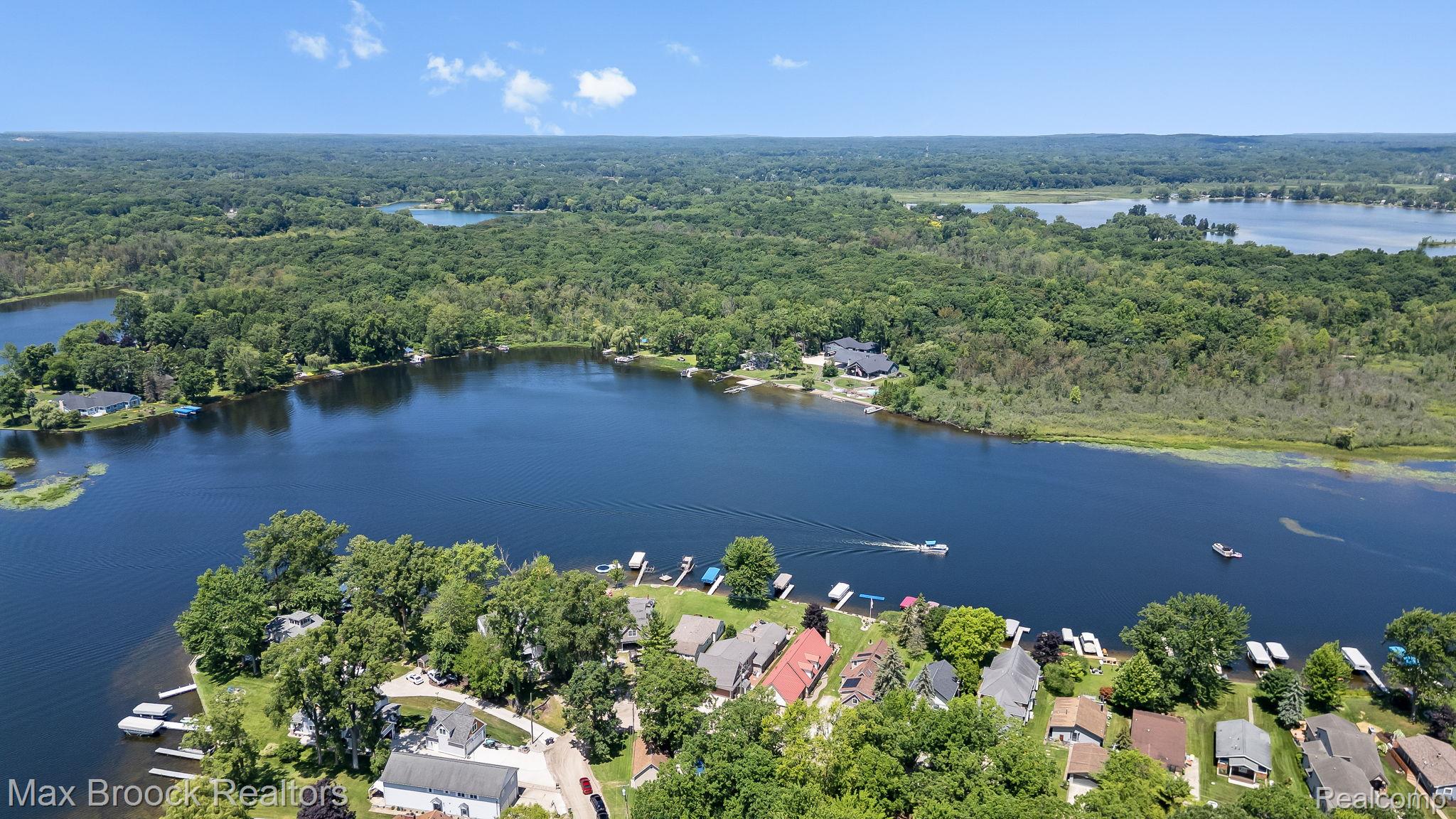 4295 Shoreview Lane